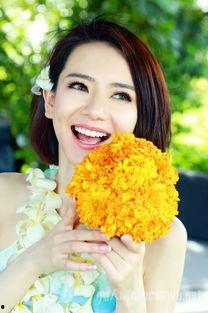 娱乐吃瓜猫戚薇,娱乐吃瓜猫的时尚生活与演艺事业