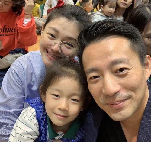 娱乐圈吃瓜爆料离婚,明星夫妻离婚风波，吃瓜群众热议真相揭晓