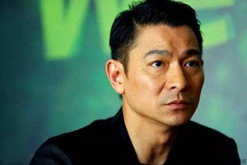 娱乐吃瓜君刘德华,娱乐圈的常青树，揭秘他的传奇人生与吃瓜趣事